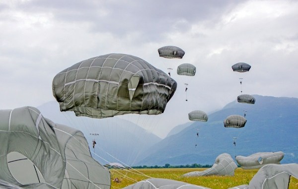 173rd Airborne Brigade paratroopers descend on Juliet DZ in Pordenone, Italy. (Photo by Davide Dalla Massara, U.S. Army, May 22, 2018).