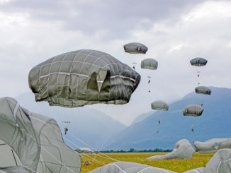 173rd Airborne Brigade paratroopers descend on Juliet DZ in Pordenone, Italy. (Photo by Davide Dalla Massara, U.S. Army, May 22, 2018).