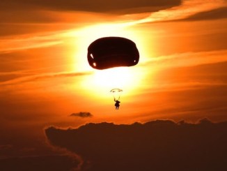 173rd Airborne Brigade paratrooper descending under canopy at Rivolto Italian Air Force Base, Udine, Italy. (Photo by Specialist Paolo Bovo, U.S. Army, Sep 26, 2017).