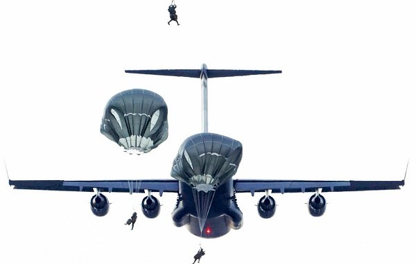 Spartan Paratroopers Descend Into Winter Wonderland