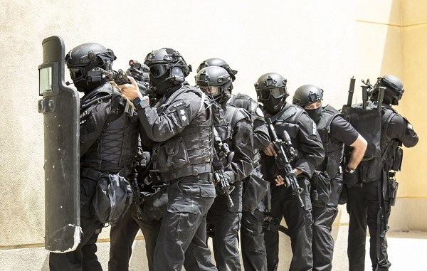 Kuwaiti MoI SWAT team prepare to breach a building during exercise at the Kuwait Special Forces Training Center on May 2, 2019.