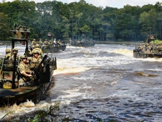 Small Boat Team 22 performs a simulated hot extraction utilizing Special Operations Craft Riverine. Photo by Angela Fry, NSCITTS, Sep 7, 2018.