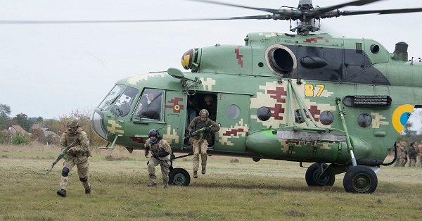 USAF pararescue jumpers train Ukrainian counterparts in western Ukraine as part of Clear Sky 2018. Photo by MSgt Joseph Prouse, USAF, Nov 2018.