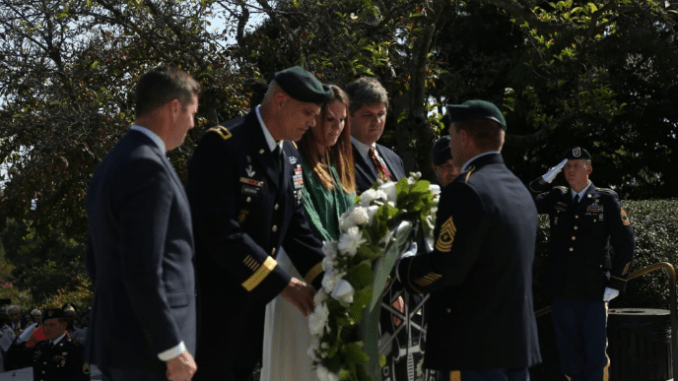 Green Beret Wreath laying ceremony at gravesite of President John Kennedy (photo by SFC Ron Shaw DVIDS Oct 2016)