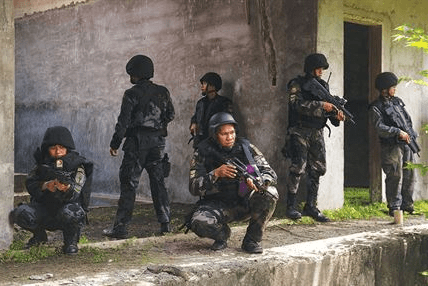 Philippine National Police members train with U.S. Army Special Forces as part of OEF-P. (Photo by SSG Christopher Hubenthal).