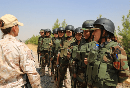 An Italian trainer conducts training for female Zeravani soldiers in Bnaslawa, Iraq. Photo by SGT Kalie Jones, CJTF-OIR, Aug 8, 2016.